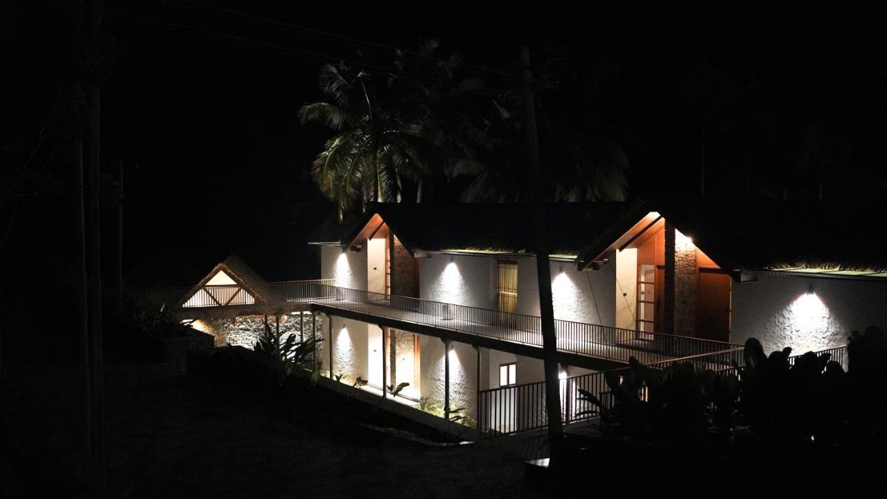 Maayaa Riverside Villa By Kpm Tripenta Attappadi ภายนอก รูปภาพ